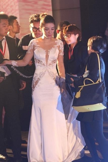 连衣裙 白色镂空花纹纱裙,透肉又显身材,魅力十足真有特点真吸睛