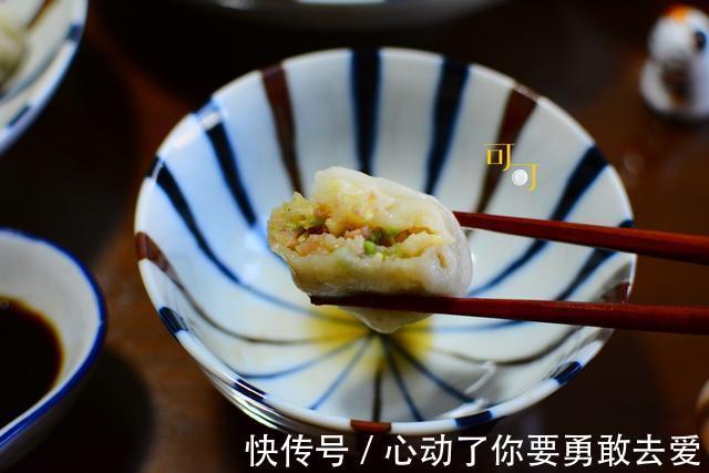 天气凉快起来,包点三鲜饺子当早餐,比每天啃面包舒服得多