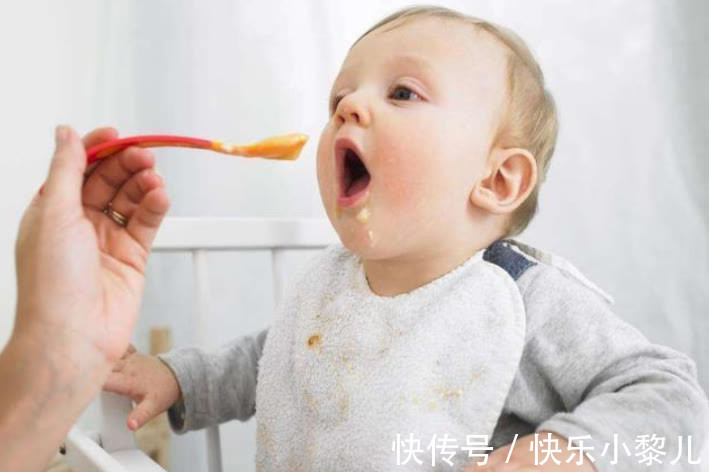 食物|宝宝到了1岁后，吃饭和喝奶的位置就该颠倒过来了，这样养更健康
