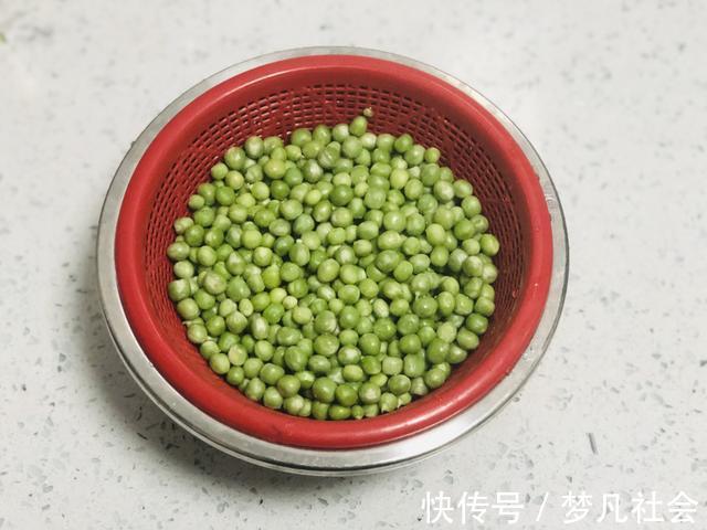 豌豆|天热少吃肉多吃豆，遇到碱性豆子多买点，营养丰富，夏天吃很合适