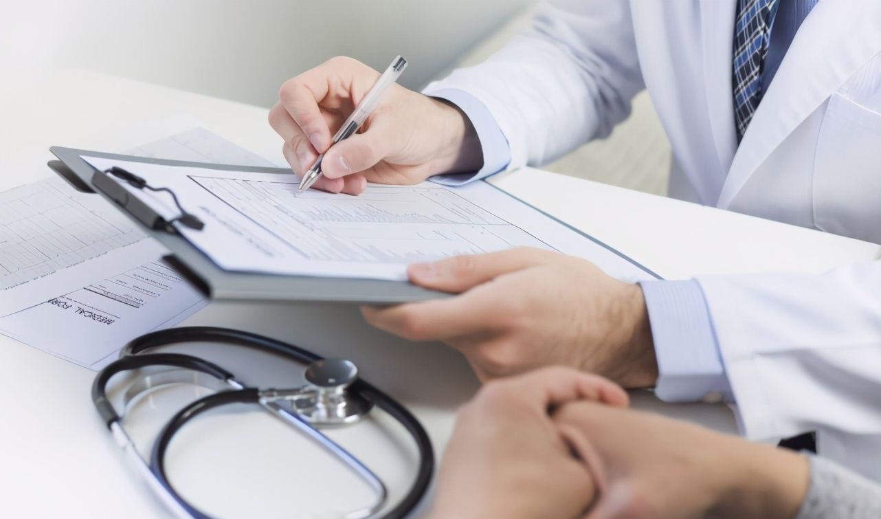 高血压|50岁大叔高血压不吃药,引发脑出血,医生:超过这个值必出问题