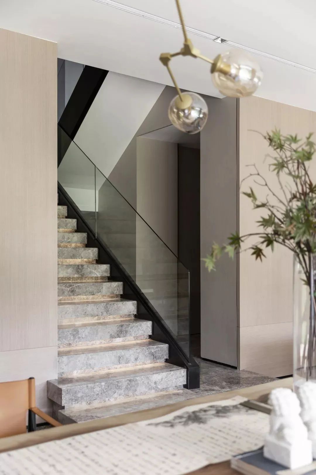 床头柜|510㎡现代别墅,低调舒适的空间,轻奢安静的气质