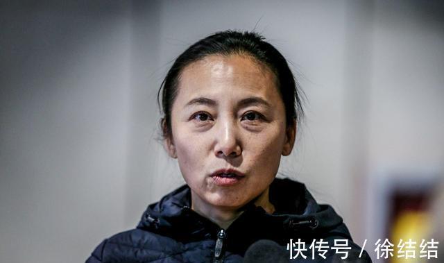 吉祥物|姐妹情深!短道速滑名帅帮郎平买冰墩墩,特意请冠军们签名后相赠
