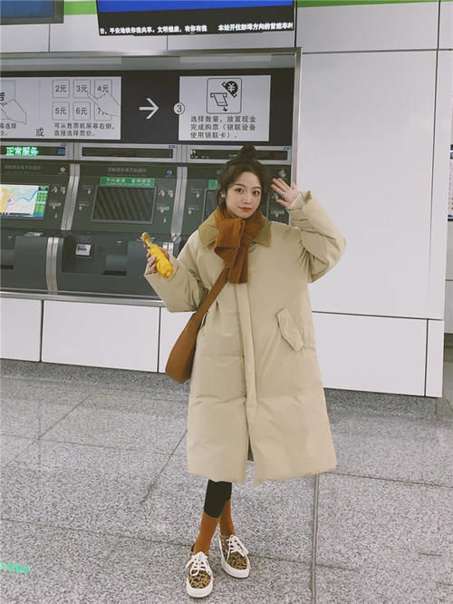 羽绒服“越长越时髦”！今年流行这3种，保暖显瘦，还为气质加分