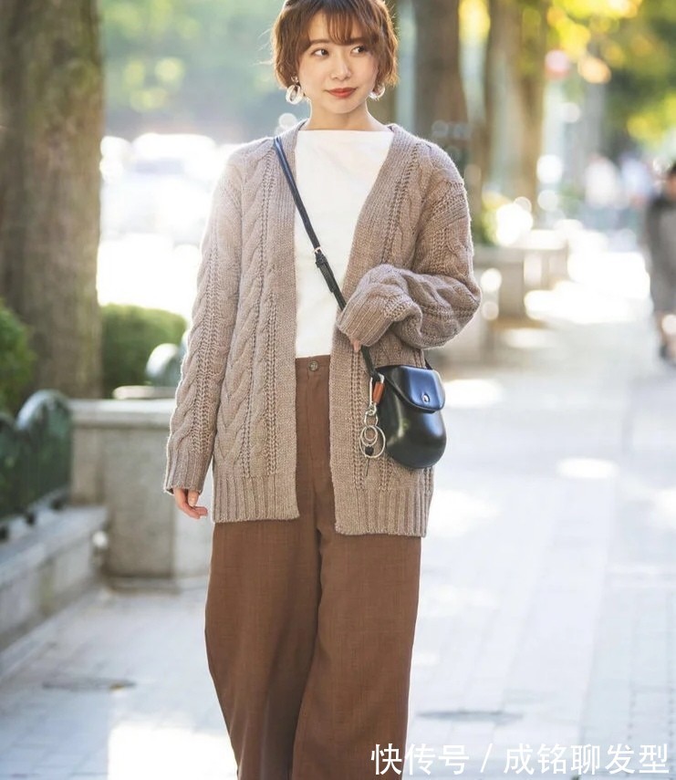 柔美感|女人可以不漂亮但要懂打扮,年过四十多穿这四款外套,时髦又有范