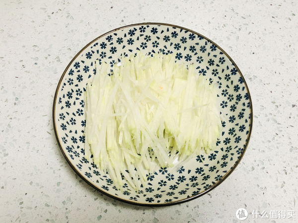 虾皮|入冬以后,补冬多吃“根”,新鲜萝卜做汤是一绝,汤鲜味美特好喝