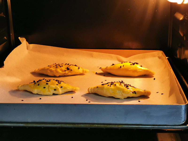 女儿放假了，妈妈简单做几个甜品，香甜酥脆掉渣，女儿：真幸福