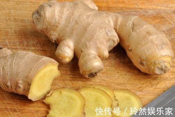 姜黄素|睡前把生姜涂在脚底下，除了缓解脚臭，还有三大好处等着你！