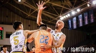 李春江|CBA土豪球队轰然倒下，外援10中一，李春江巧妇难为无米之炊！