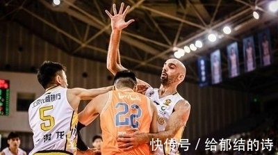 李春江|CBA土豪球队轰然倒下,外援10中一,李春江巧妇难为无米之炊!