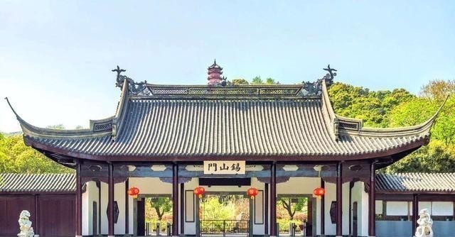 地用|2个字,翻来覆去地用,居然能组成14字的对联,且富有深意,奇了