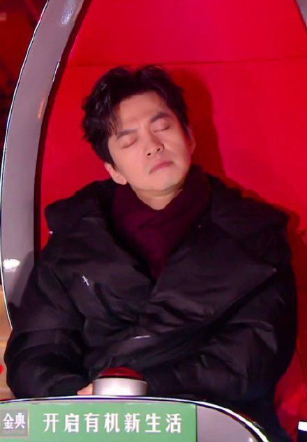 好声音|李健“忍冻”歌唱,唱完就穿棉袄,节目组抗冻,好声音实在不抗冻