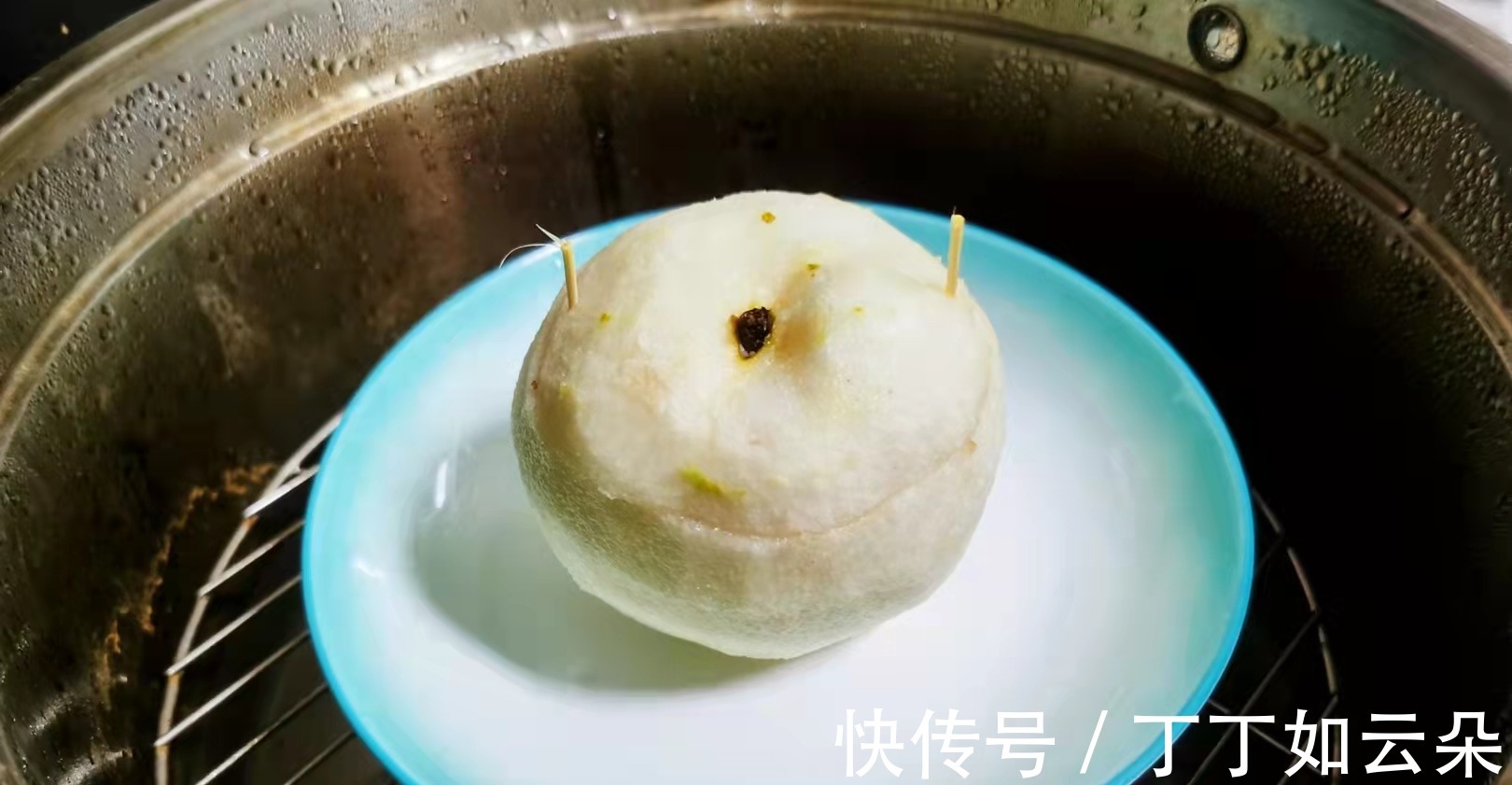 止咳|梨和花椒是絕配，放碗中一蒸，口感甘甜，潤肺止咳，家人都適合！