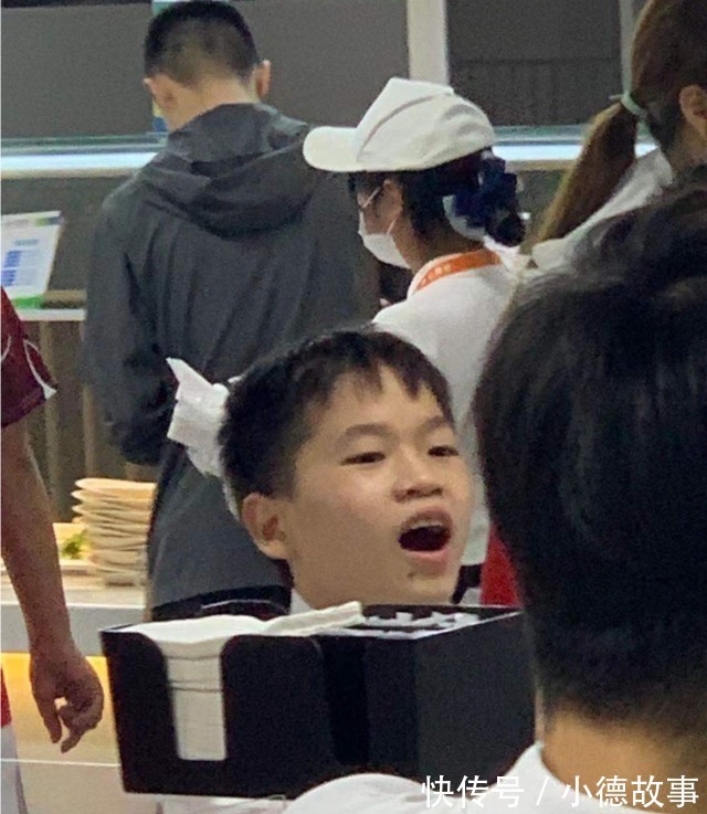 广东跳水队|全红婵胃口大开!14岁天才大口吃面笑容灿烂,红姐可别再长胖了