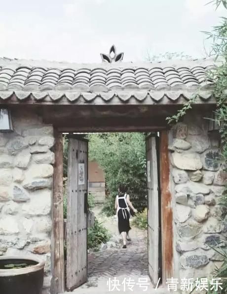 桃花源|20多岁的年龄差距,却把一个破烂的农家小院变成了“桃花源”