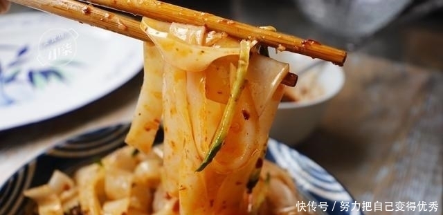 想吃凉皮不用买了,教最简单做法,不用洗面,劲道爽滑张张透亮