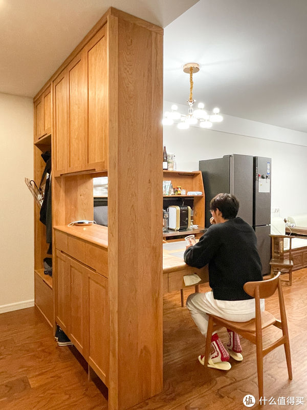 书桌|开门见厅小户型,留出1㎡给玄关加点戏,空间利用率狠狠拿捏