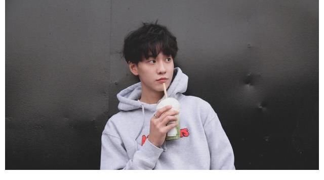 退出|余景天退出“青春有你3”后,节目何时能还他清白?还能站起来吗