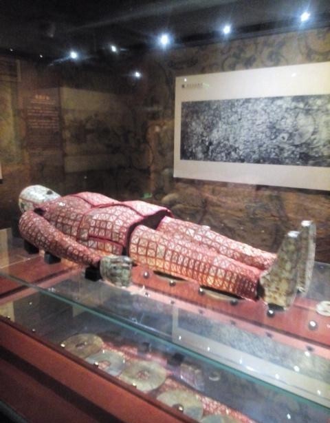 南越国|实拍南越王博物馆文物:历史上最早皇帝金印,叹为观止的丝缕玉衣