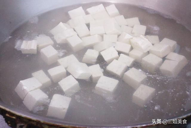 做豆腐小炒,牢记别直接下锅炒豆腐,多做2步,入味还不容易碎