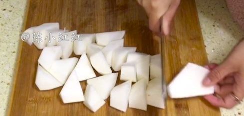 乱炖鸡肉炖萝卜，香辣过瘾，配上米饭吃超级的下饭，全家人都爱吃