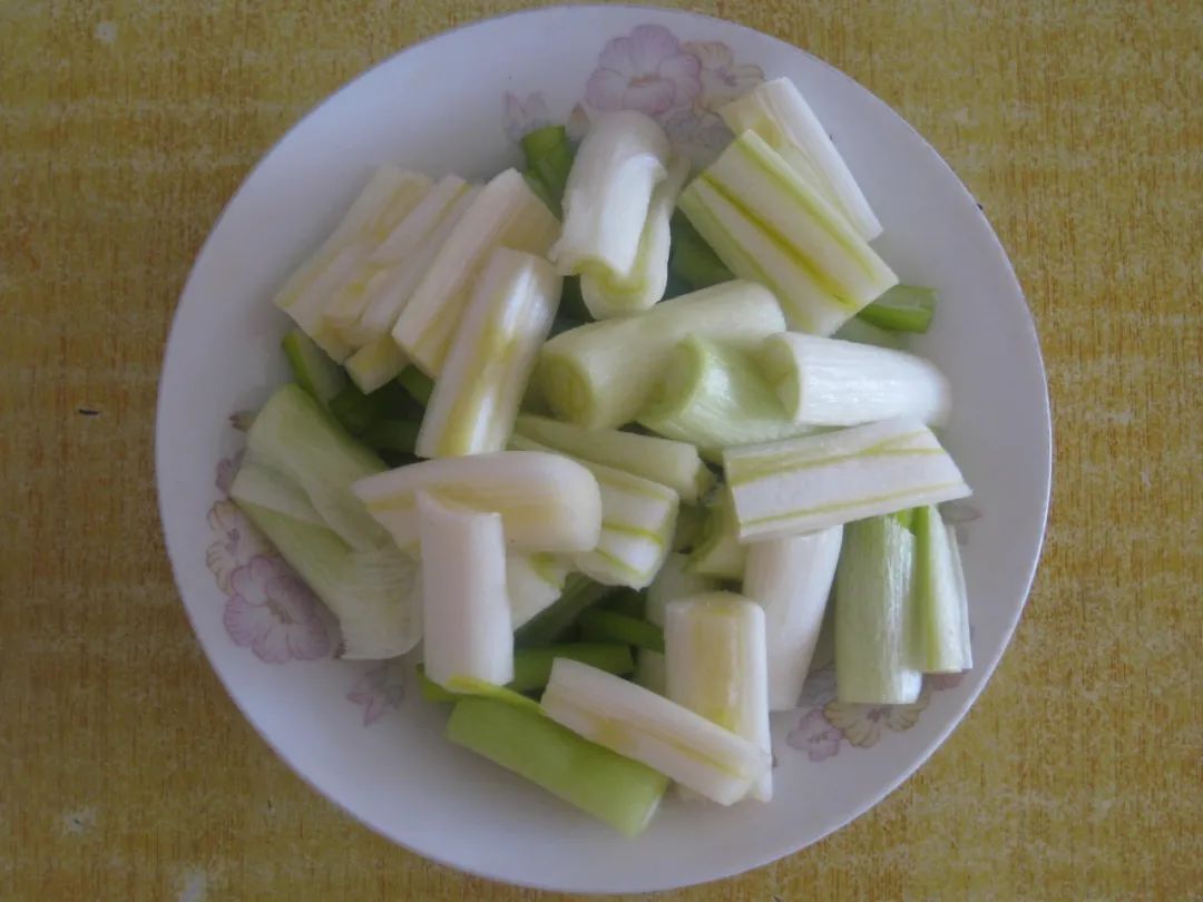 洋葱|为何老中医说,大葱能少吃就少吃,或者最好别吃?有何健康讲究?