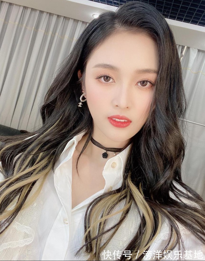 发色|“归国四女”约好换发色?孟美岐新发型超惹眼,程潇漫画脸好抢镜