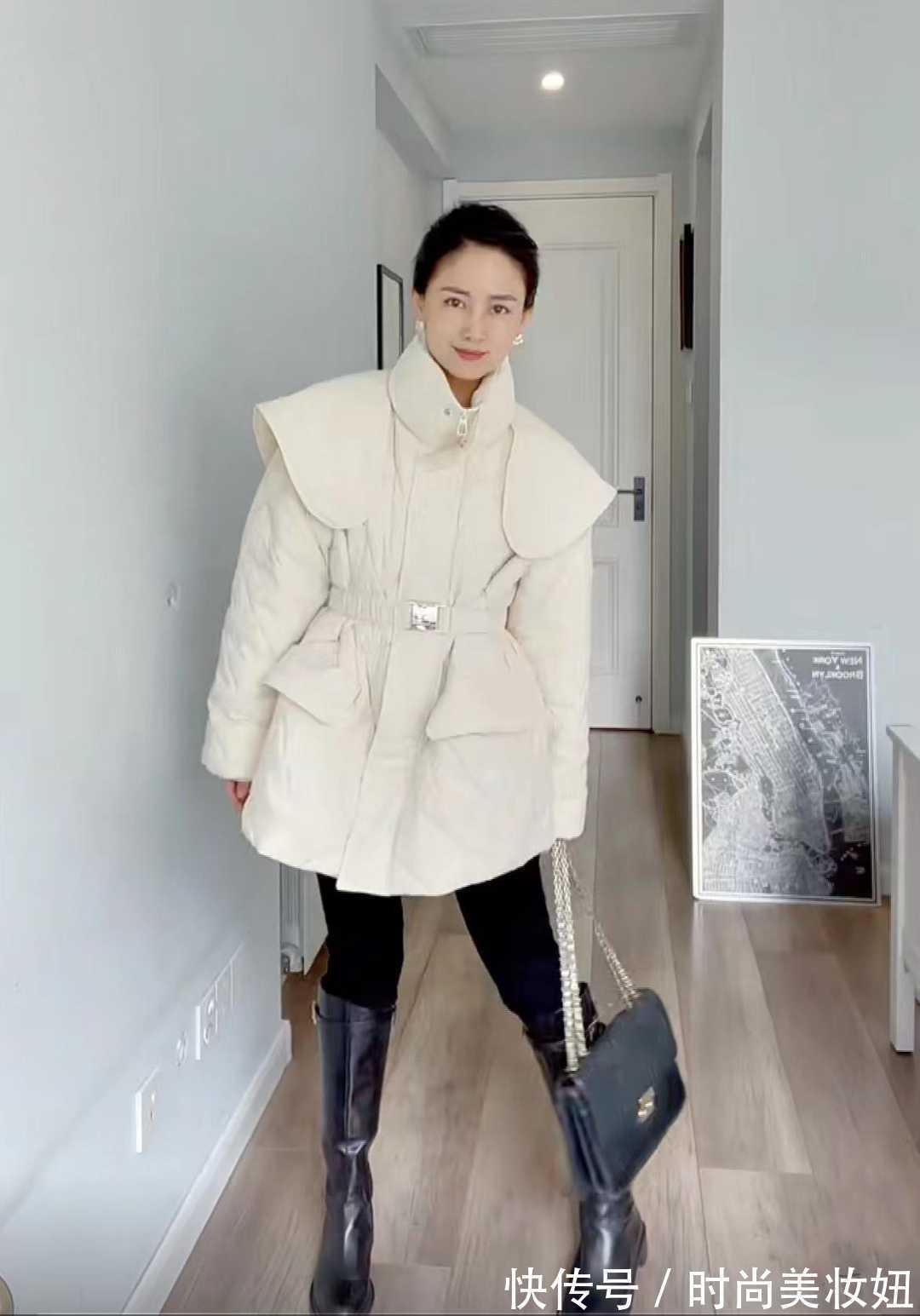 马丁靴 冬季还是“羽绒服”实穿,教你4种搭配思路,不仅保暖还显腿长