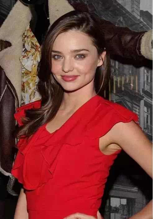 发型没有气场怎么做女神？中分好还是偏分好？