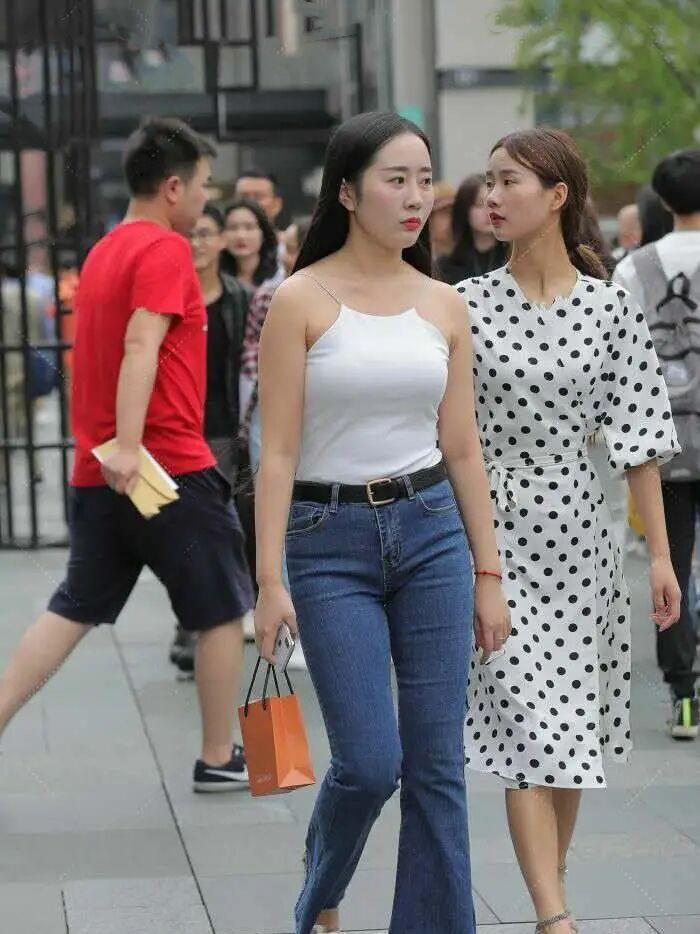 穿搭|吊带连衣裙,性感靓丽,优雅迷人