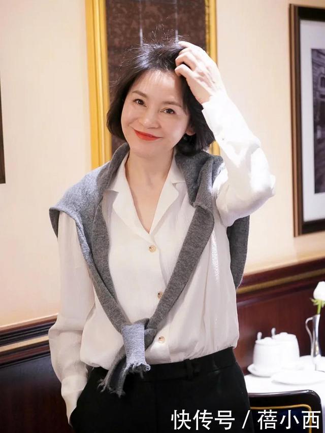 妈妈辈|奔五奔六的中年女人懂穿衣更优雅,学这位妈妈辈的穿搭,太洋气了