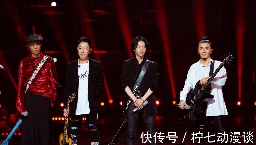 陈小春|被这场“情怀杀”盛宴看哭!33位哥哥与“笨小孩”跨时空合唱