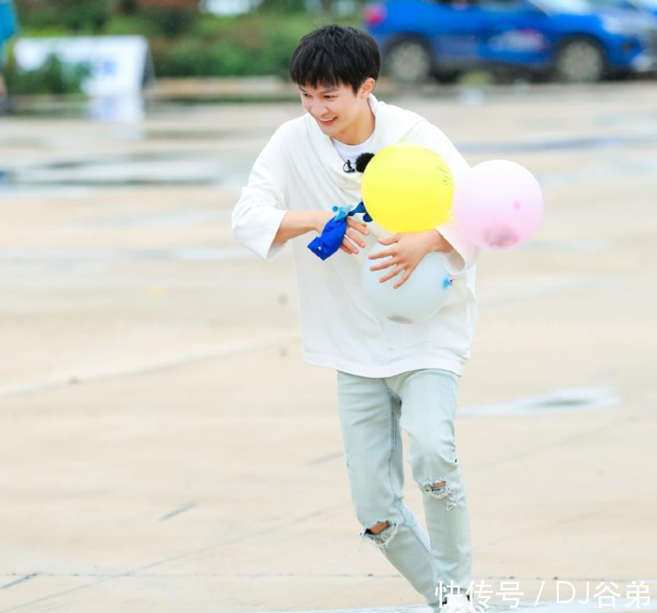 归来|《office》心动归来,何炅撒贝宁强强联手,两个歌手均为搞笑担当