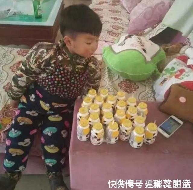 照片|全职妈妈晒沙发照片,引起所有家长共鸣,原来有娃的家都一样…