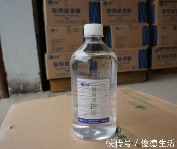 发烧|宝宝高烧39度8,宝妈用酒精降温?医生:烧再高也别用酒精