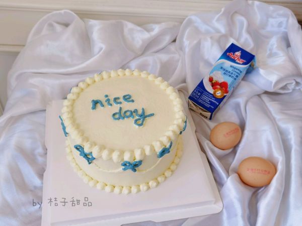 简约款小清新奶油蛋糕