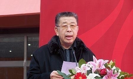 麻酱渣|只读过一年书,靠房地产和建墓园赚百亿,孙子开宾利被面包车撞死