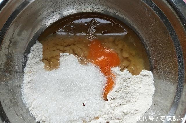 别冷落了你家的烤箱，试试这个小糕点，香酥掉渣，很适合新手做