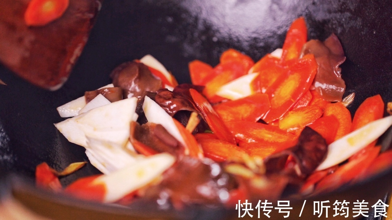 胡萝卜素|三色小炒胡萝卜山药木耳,美味健康,营养好做