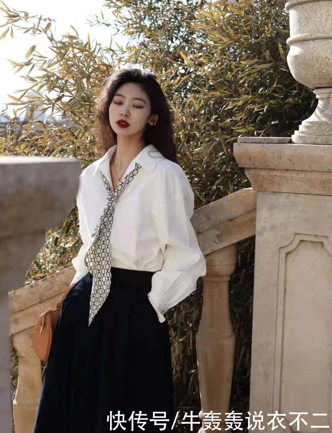 一件基础款衬衫如何穿不呆板？“一衣五穿”搭配思路