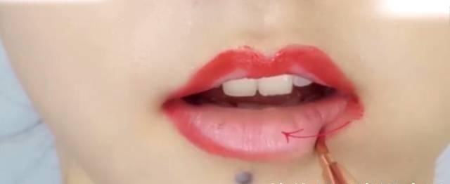 哑光唇 口红太贵?姑娘只用了1支口红 画出了8种唇色!