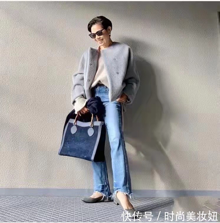 大妈 这才是60岁冬季该有的穿搭,保暖不说还很洋气,大妈们该学一学