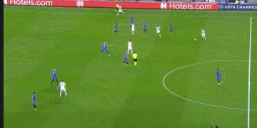 一对一|他是巴萨鲜有的亮点!22岁的新范迪克:10次一对一赢下9次