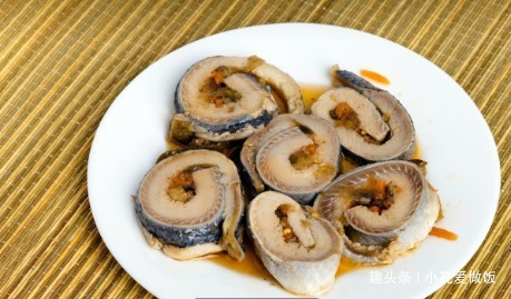 大厨教你草鱼秘制新做法，不要再蒸再煮，每吃一口都是口福