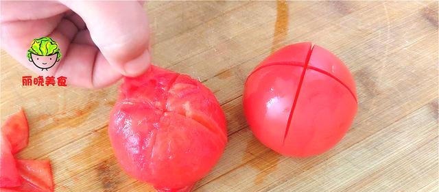 做鸡蛋汤时,不要再直接倒入鸡蛋了,教你一妙招,好喝到停不下嘴