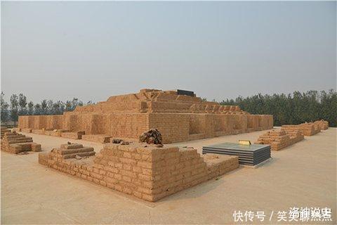 佛像只剩半边脸,光洁如玉微笑如常,出土后即被定为国宝