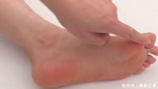  囊中|睡前坚持“生姜”涂脚底，不出七天，3件“好事”或许收入囊中