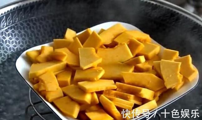 核桃|夏天,遇到此菜我必买30斤,铁是核桃9倍,锅中一煮软糯又香甜