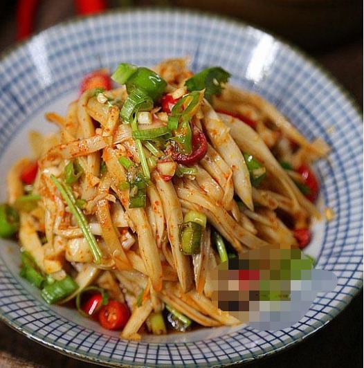 这道菜花了不到5元,油也放得少,却比肉还香