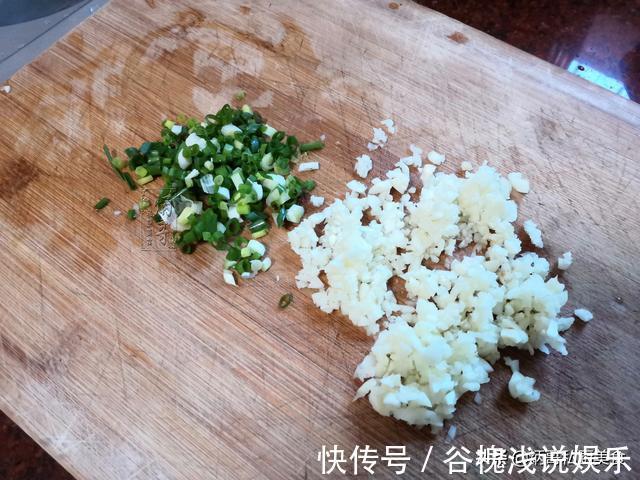 腊肉|夏天，我家就爱这蒸菜，不油炸不爆炒，入锅一蒸就完事，特省事